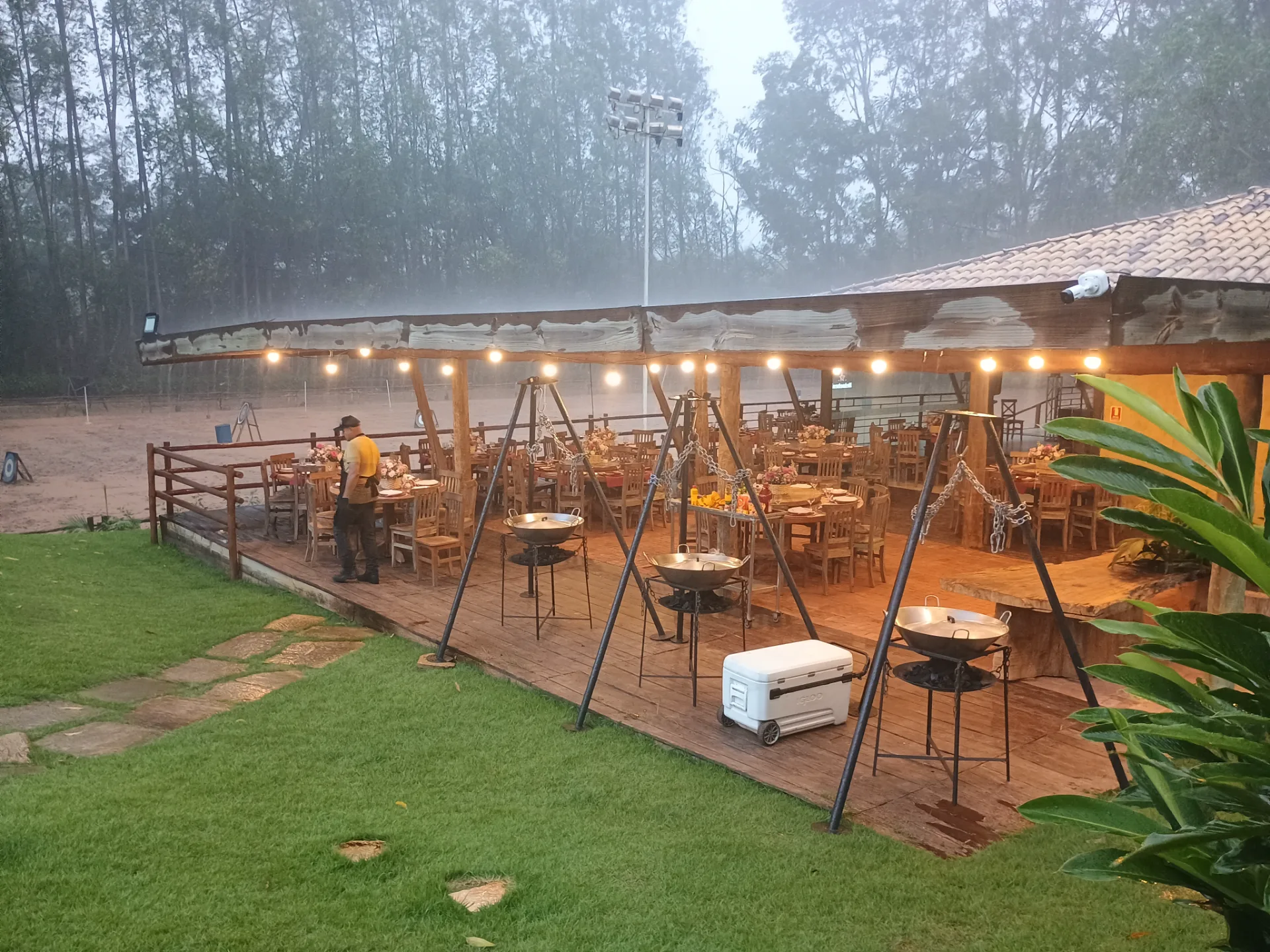 Comitiva Brasão Dourado Buffet e Churrascaria Móvel — foto 16